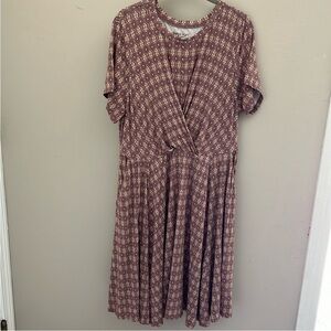Torrid super soft collection, stretchy knit dress size 1x
Plunge neck EUC